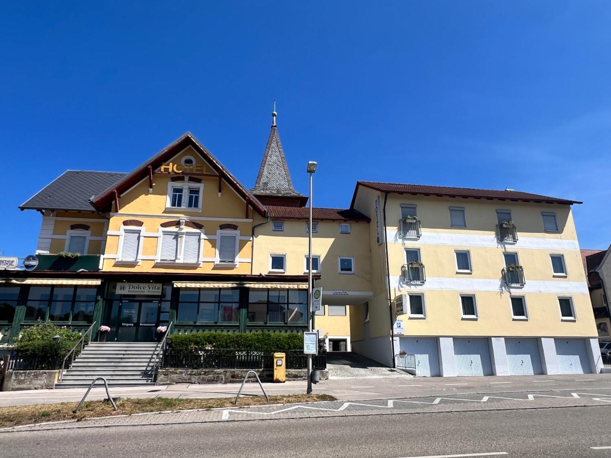 Hotel Fantasie Ansbach Exterior photo